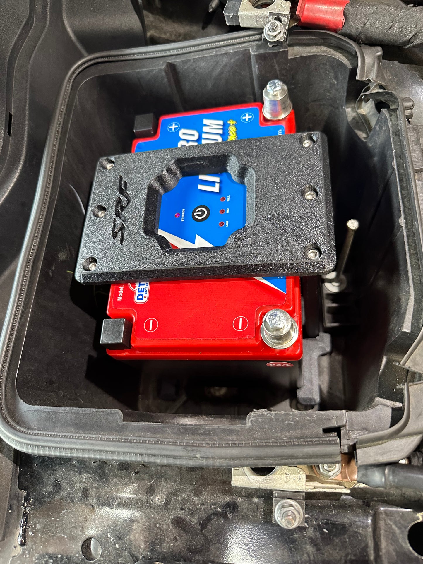 Detroit Battery Lithium Pro Battery’s/mount